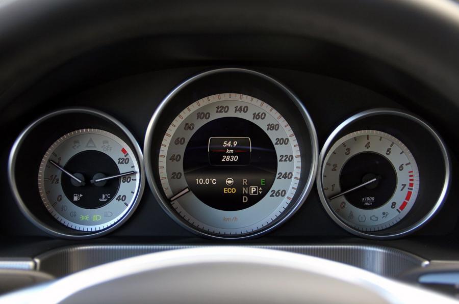  Mercedes-Benz E400 2014 года  (фото 17 из 41)